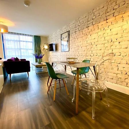 Stunning Apartment Suite - Free Parking & Wifi! Poole Exterior photo
